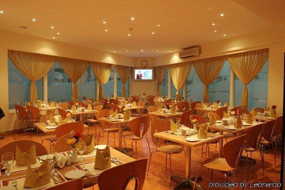 فندق هاورد جونسون بر 3*