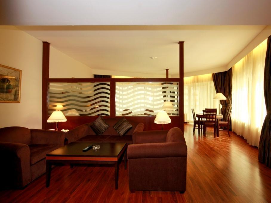 Отель Howard Johnson Bur 3*