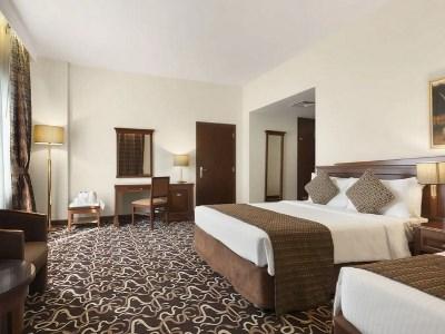 होटल Howard Johnson Bur Dubai